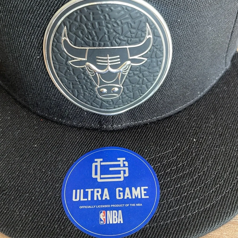 NWT NBA ULTRA GAME CHICAGO BULLS SILVER PATCH BLACK FLAT BRIM HAT CAP RARE!